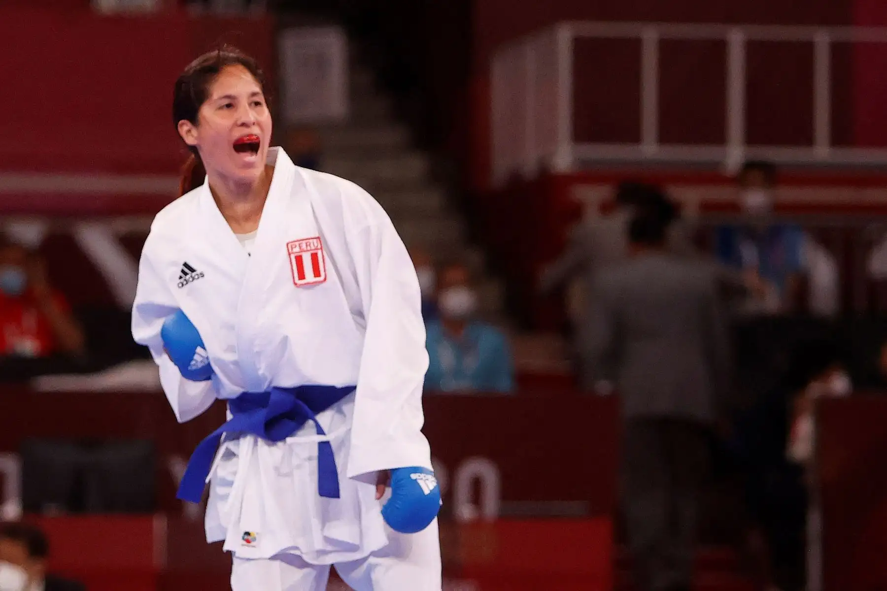 Alexandra Grande de Perú reacciona durante el enfrentamiento ante Giana Lofty de Egipto en las rondas clasificatorias de kumite (combate) femenino -61kg de karate por los Juegos Olímpicos 2020.
Foto: AFP