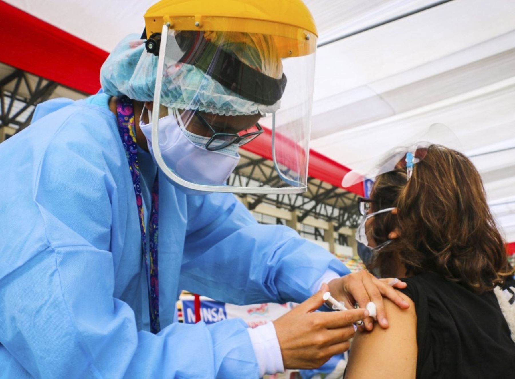 Mañana sábado 7 y el domingo 8 de agosto se desarrollará el Vacunatón en las nueve provincias de la Región Lima. El objetivo es inocular a más de 40,000 personas mayores de 40 años. Foto: ANDINA/difusión.