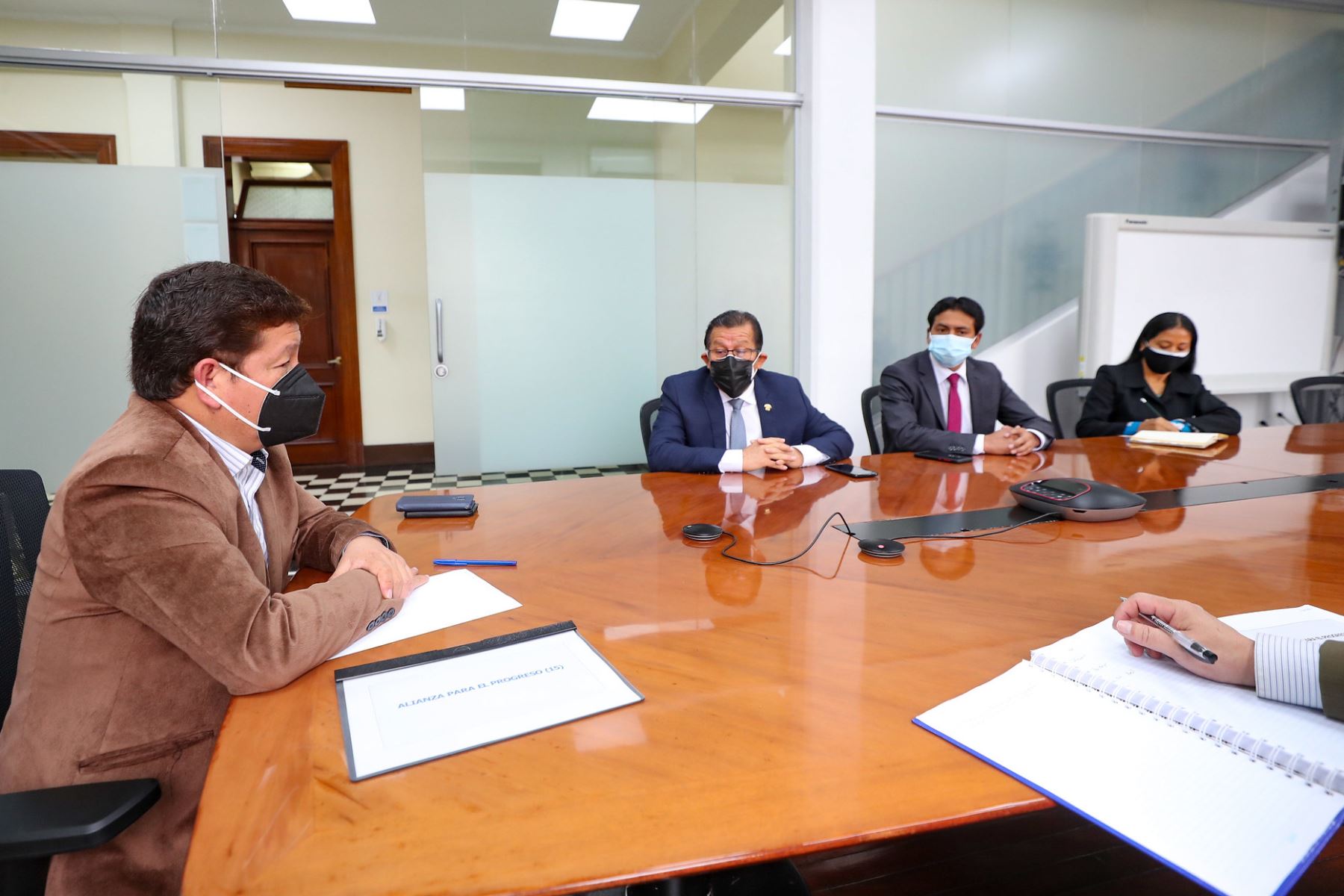 Los parlamentarios de Alianza para el Progreso (APP) se reúnen con el presidente del Consejo de Ministros, Guido Bellido. Foto: PCM.