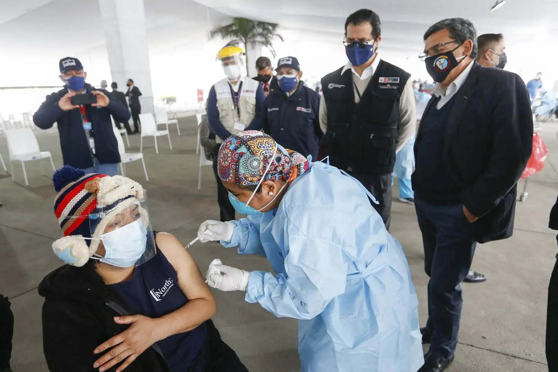 Ministro de Salud, Hernando Cevallos, supervisa inicio de Vacunatón contra la covid-19. Foto: Minsa