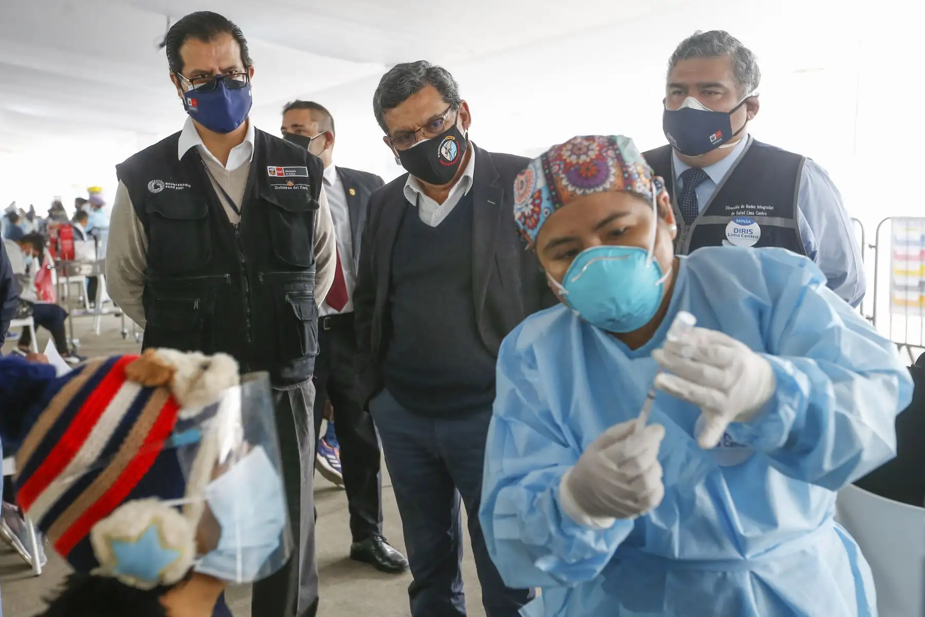 Ministro de Salud, Hernando Cevallos, supervisa inicio de Vacunatón contra la covid-19. Foto: Minsa