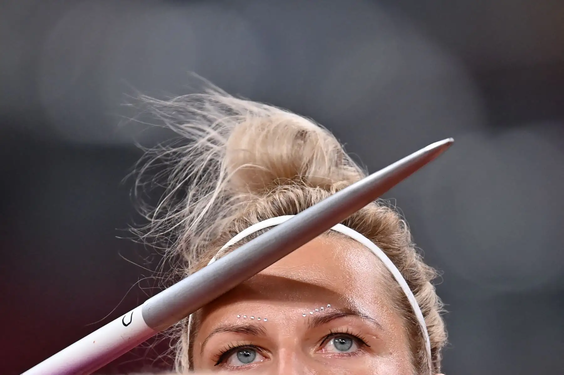 Madara Palameika de Letonia compite en la final de lanzamiento de jabalina femenino durante los Juegos Olímpicos de Tokio 2020 en el Estadio Olímpico de Tokio el 6 de agosto de 2021. Foto: AFP