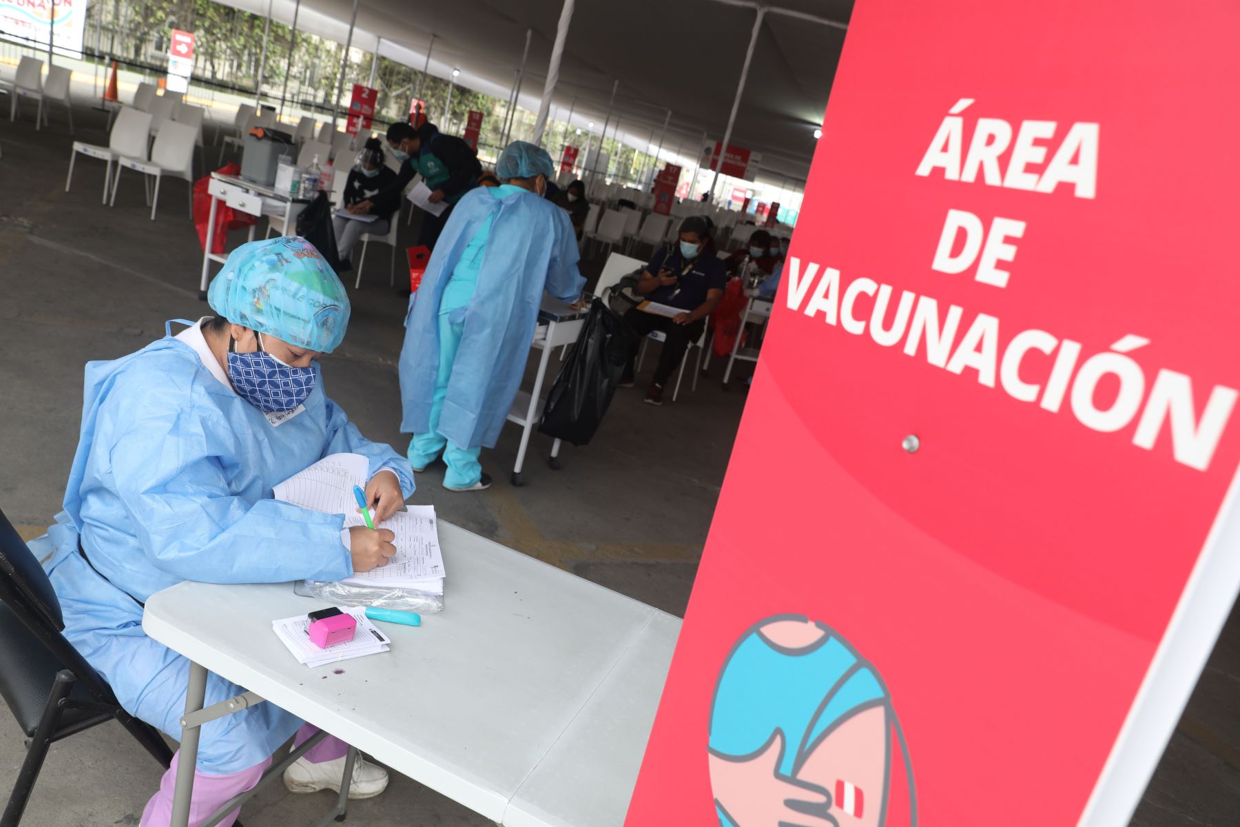 “Este fin de semana retomamos el trabajo de 36 horas intensas de vacunación con el objetivo de que la población reciba la tercera dosis", señaló nueva jefa de Inmunizaciones del Minsa. Foto: ANDINA/Andrés Valle
