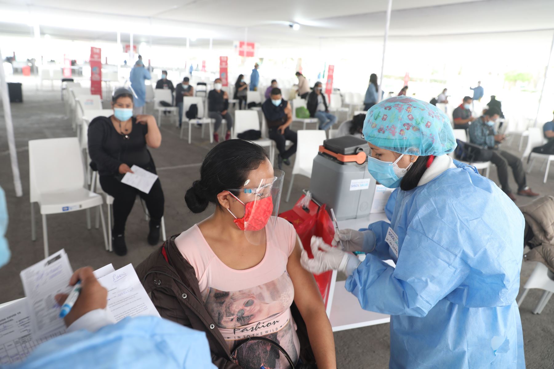 La meta de la quinta vacunatón es aplicar 600,000 dosis de la vacuna contra el coronavirus en todo el país, informó la jefa de Inmunizaciones del Minsa. Foto: ANDINA/Andrés Valle
