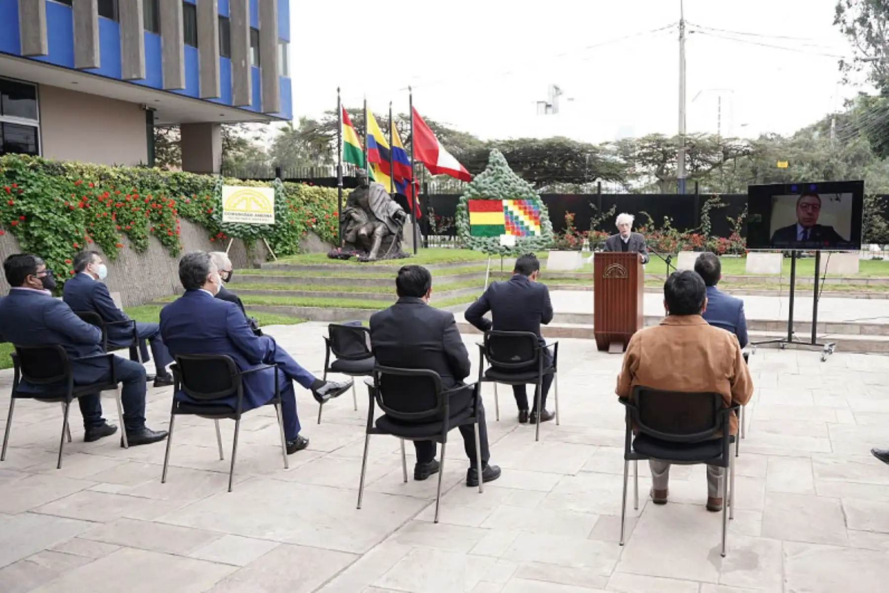 El canciller Héctor Béjar en ceremonia de la CAN por la independencia de Bolivia. ANDINA/Difusión