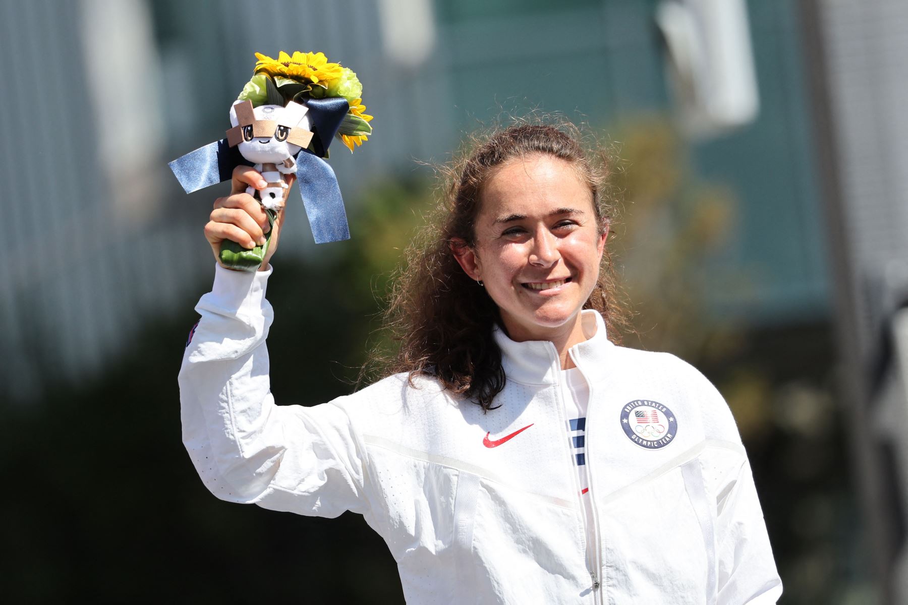 La medallista de bronce estadounidense Molly Seidel celebra después de la final del maratón femenino durante los Juegos Olímpicos de Tokio 2020 en Sapporo.
Foto: AFP