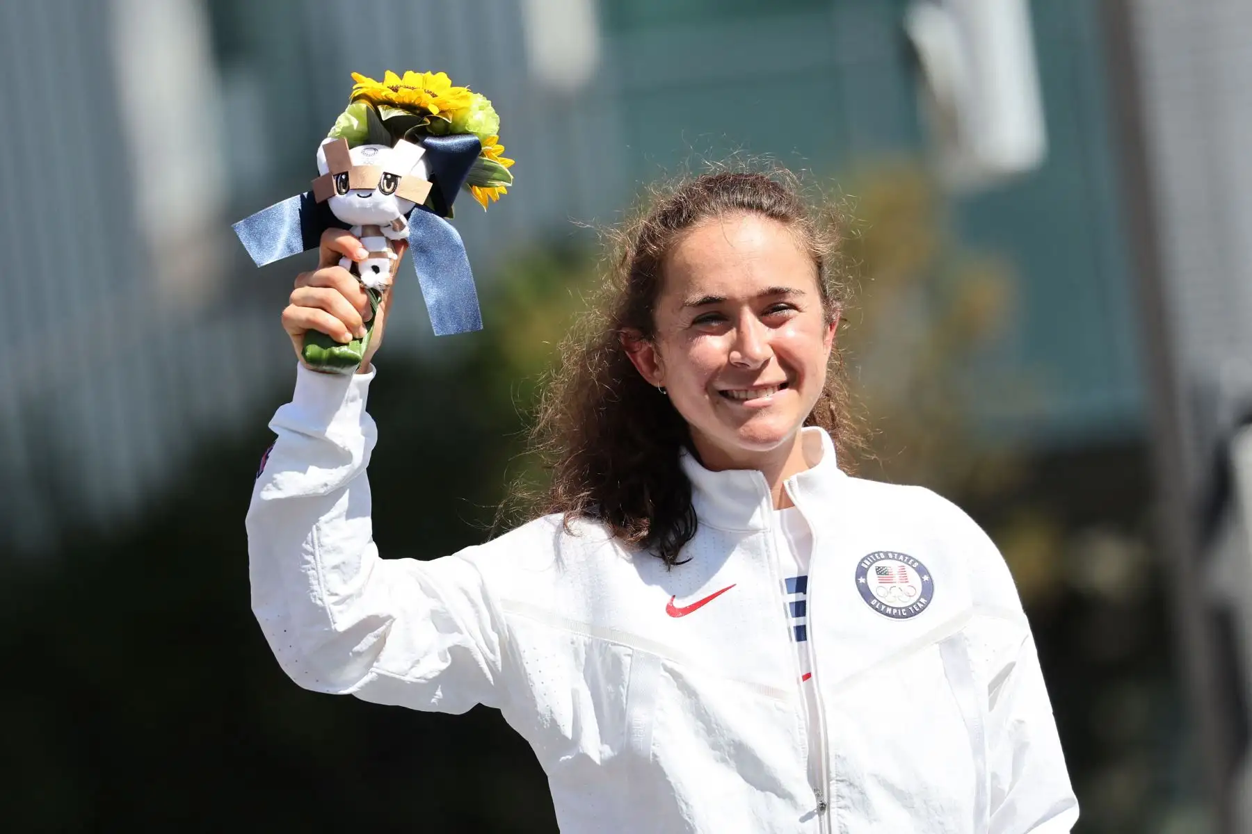 La medallista de bronce estadounidense Molly Seidel celebra después de la final del maratón femenino durante los Juegos Olímpicos de Tokio 2020 en Sapporo.
Foto: AFP