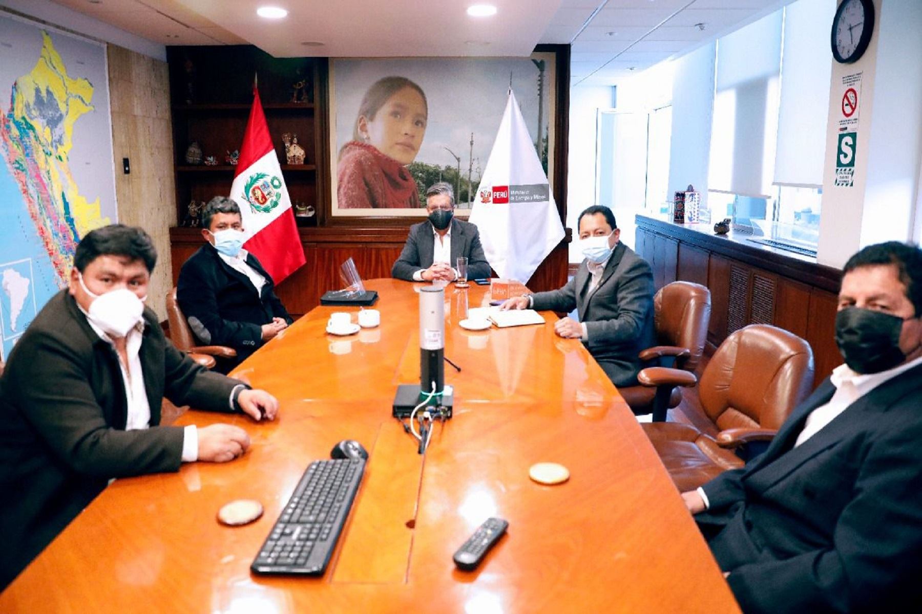 Reunión con autoridades municipales de Cajamarca.