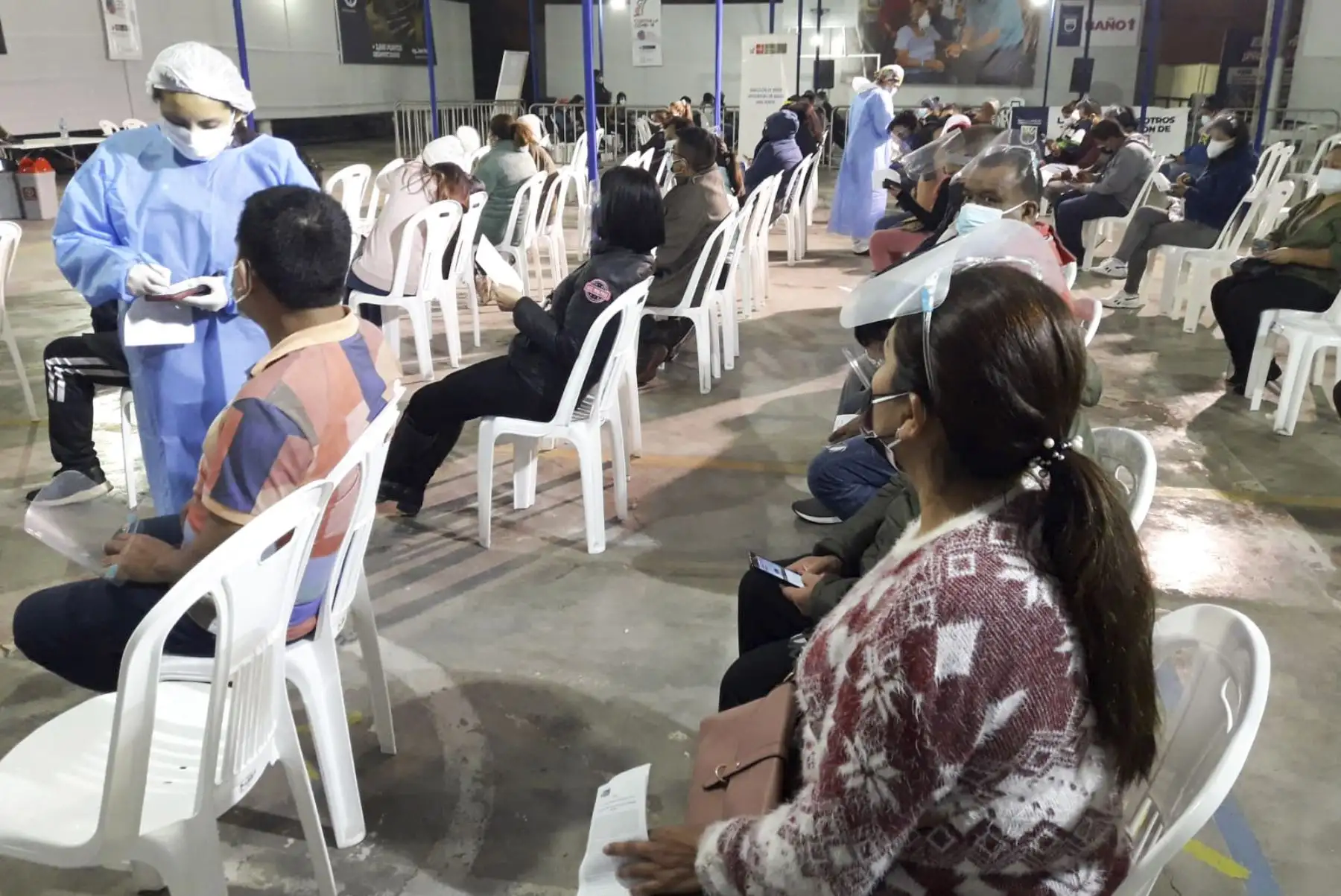 Así se desarrolló la Vacunatón en el Coliseo Perú-Japón de Independencia durante la madrugada. Foto: ANDINA/Minsa