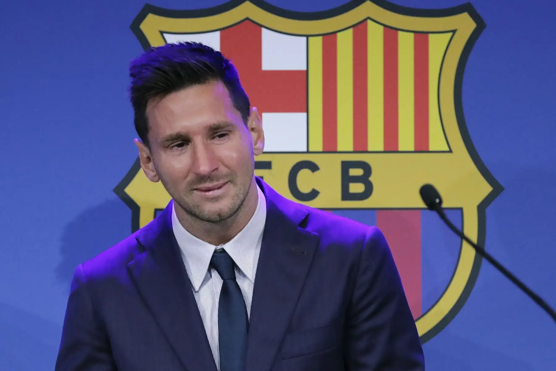 Lionel Messi rompió en llanto este domingo durante una conferencia de prensa sobre su salida del Barcelona. Foto: EFE