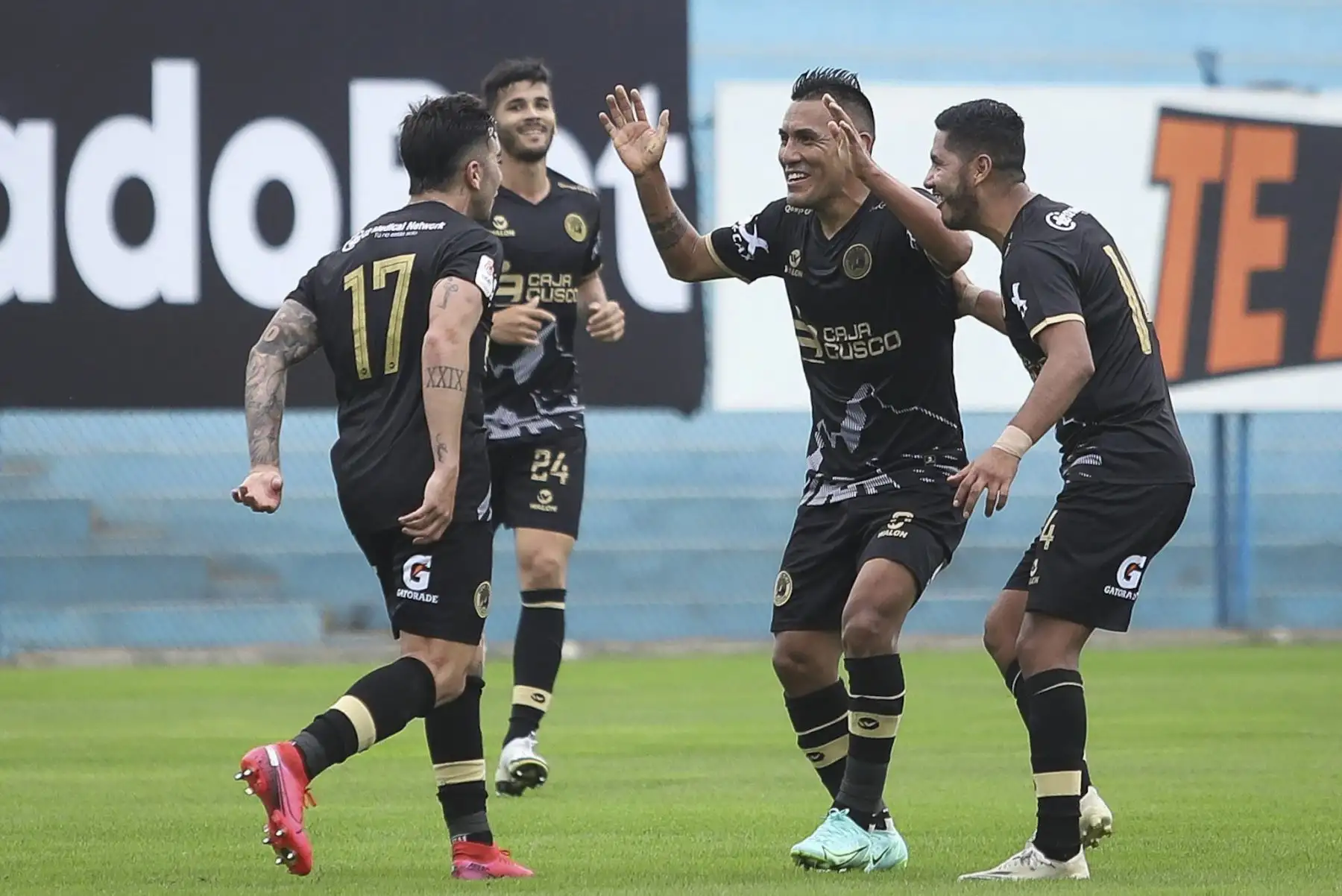 Matias Abisabde Cusco FC celebra tras anotar el 2-0 ante Alianza Atlético durante partido por la quinta fecha de la Liga 1, en el estadio Alberto Gallardo. Foto: Liga 1