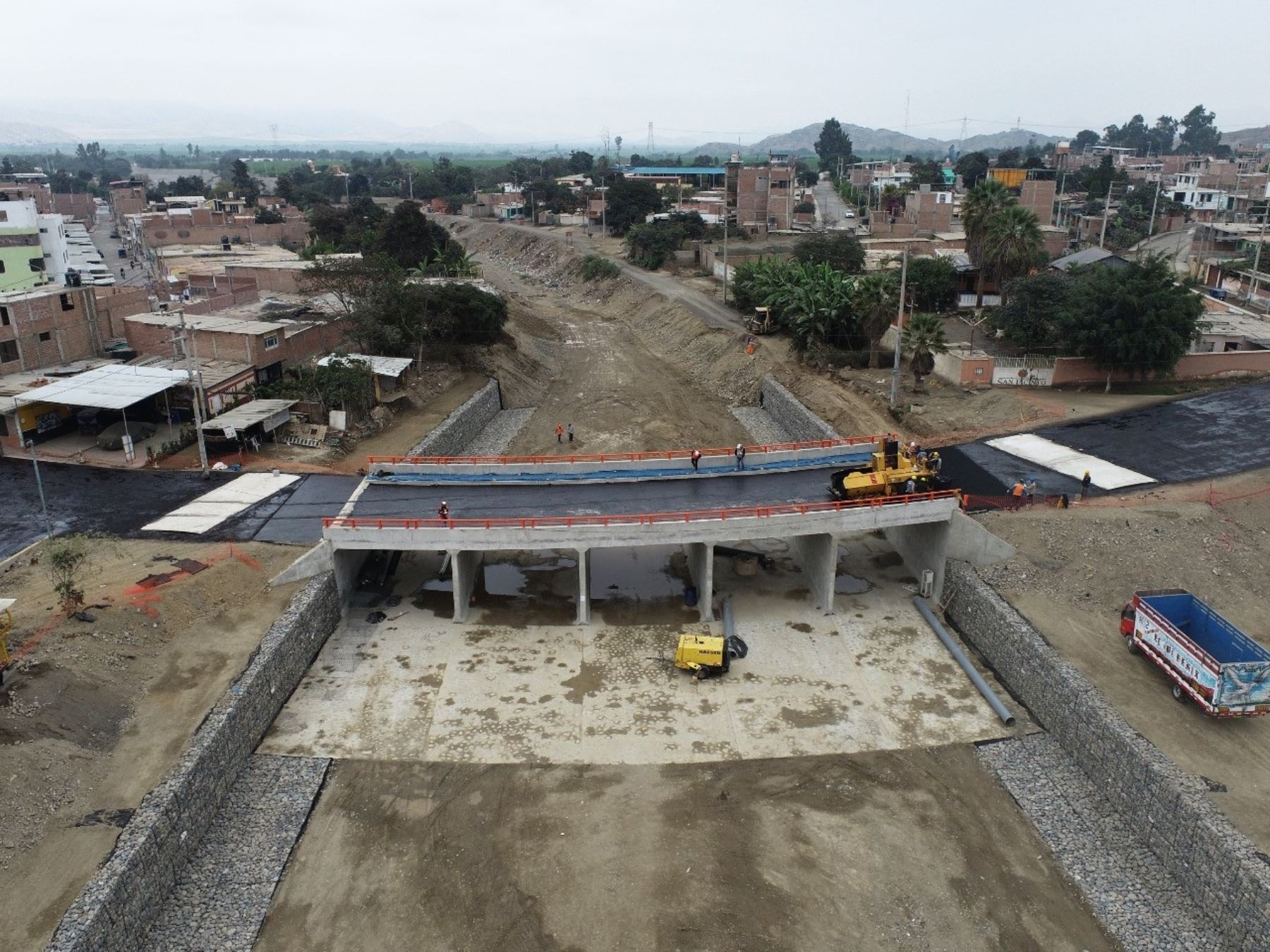 Trabajos de construcción del puente Solivín, ubicado sobre el río Nepeña, en la provincia del Santa, región Áncash, registra un avance del 95 %, destacó el MTC. ANDINA/Difusión