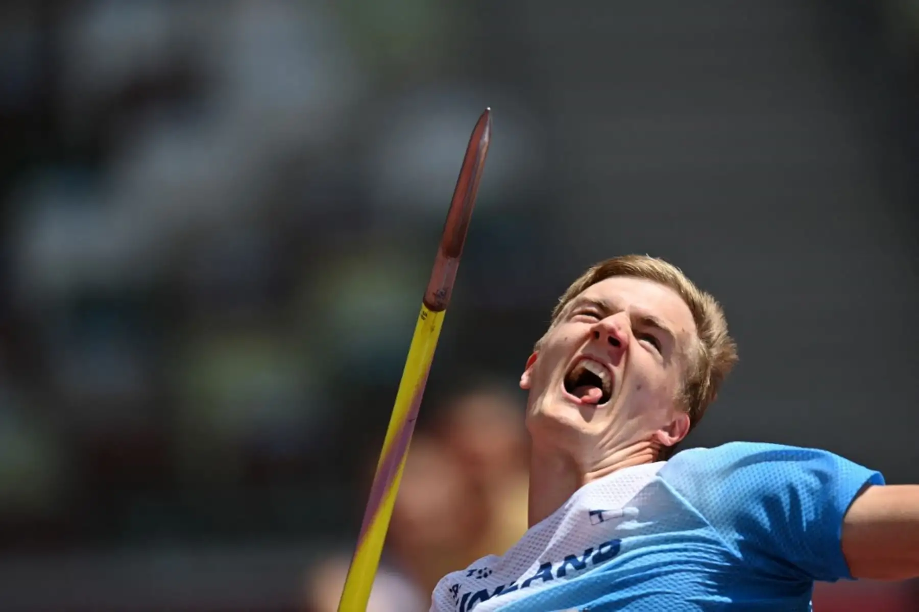 El finlandés Oliver Helander compite en la clasificación masculina de lanzamiento de jabalina durante los Juegos Olímpicos de Tokio 2020. Foto: AFP