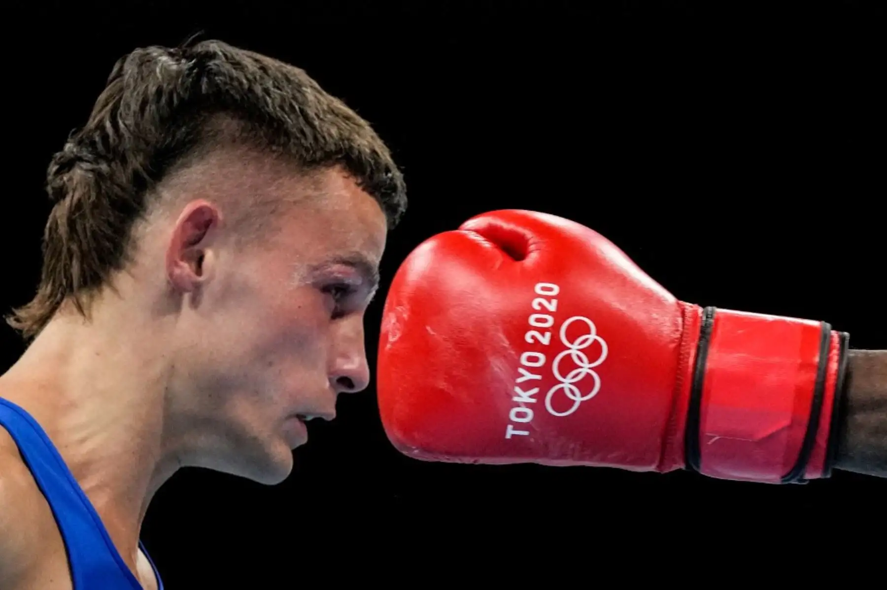 Andy Cruz de Cuba y Harrison Garside de Australia pelean durante la semifinal de boxeo masculino, Foto: AFP