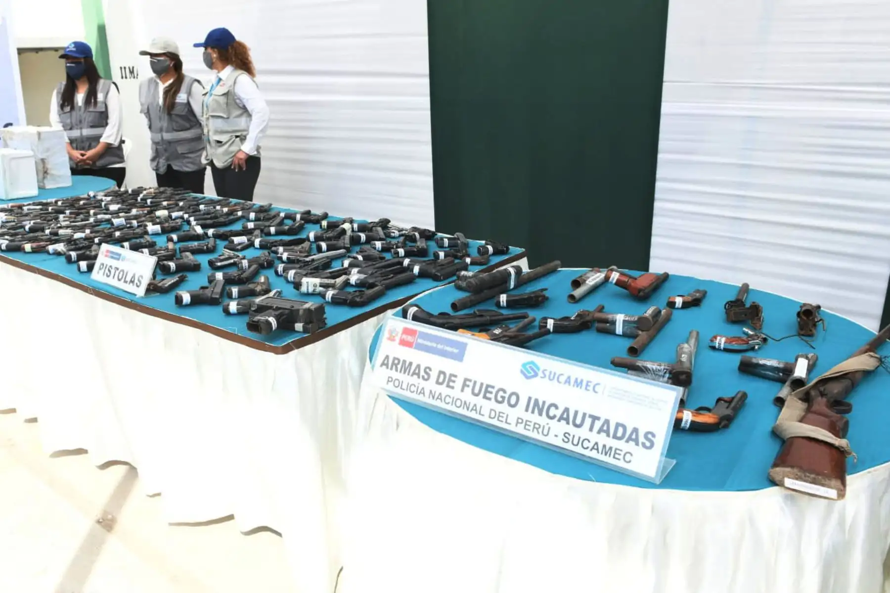 En la sede de la II Macro Región Lambayeque, se realiza la ceremonia de presentación de armas incautadas por la Sucamec, así como la donación de materiales relacionados a explosivos a la Policía Nacional, con la presencia del ministro del interior, Juan Carrasco.
Foto: Mininter
.