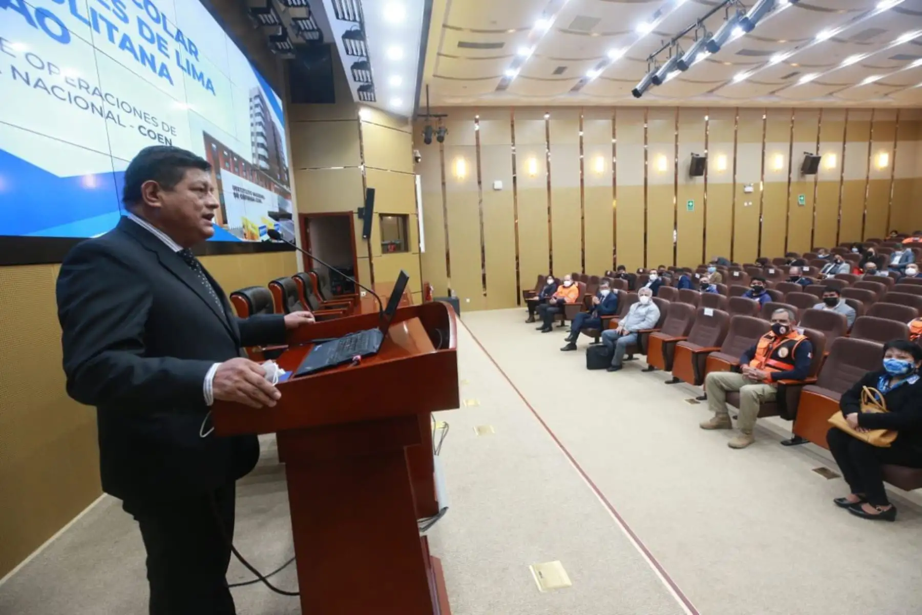 El ministro de Defensa, Walter Ayala, participó en una jornada de trabajo con alcaldes y representantes de distritos vulnerables de Lima y Callao. ANDINA/Difusión