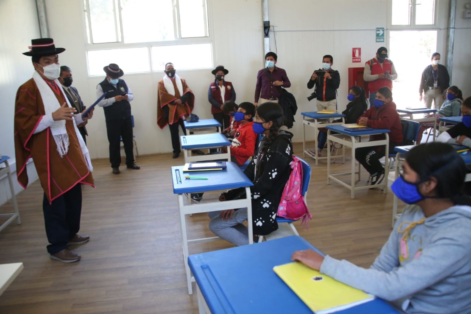 El ministro de Educación, Juan Cadillo, supervisó retorno a las aulas en instituciones educativas del distrito de Vinchos. Foto: ANDINA/Difusión