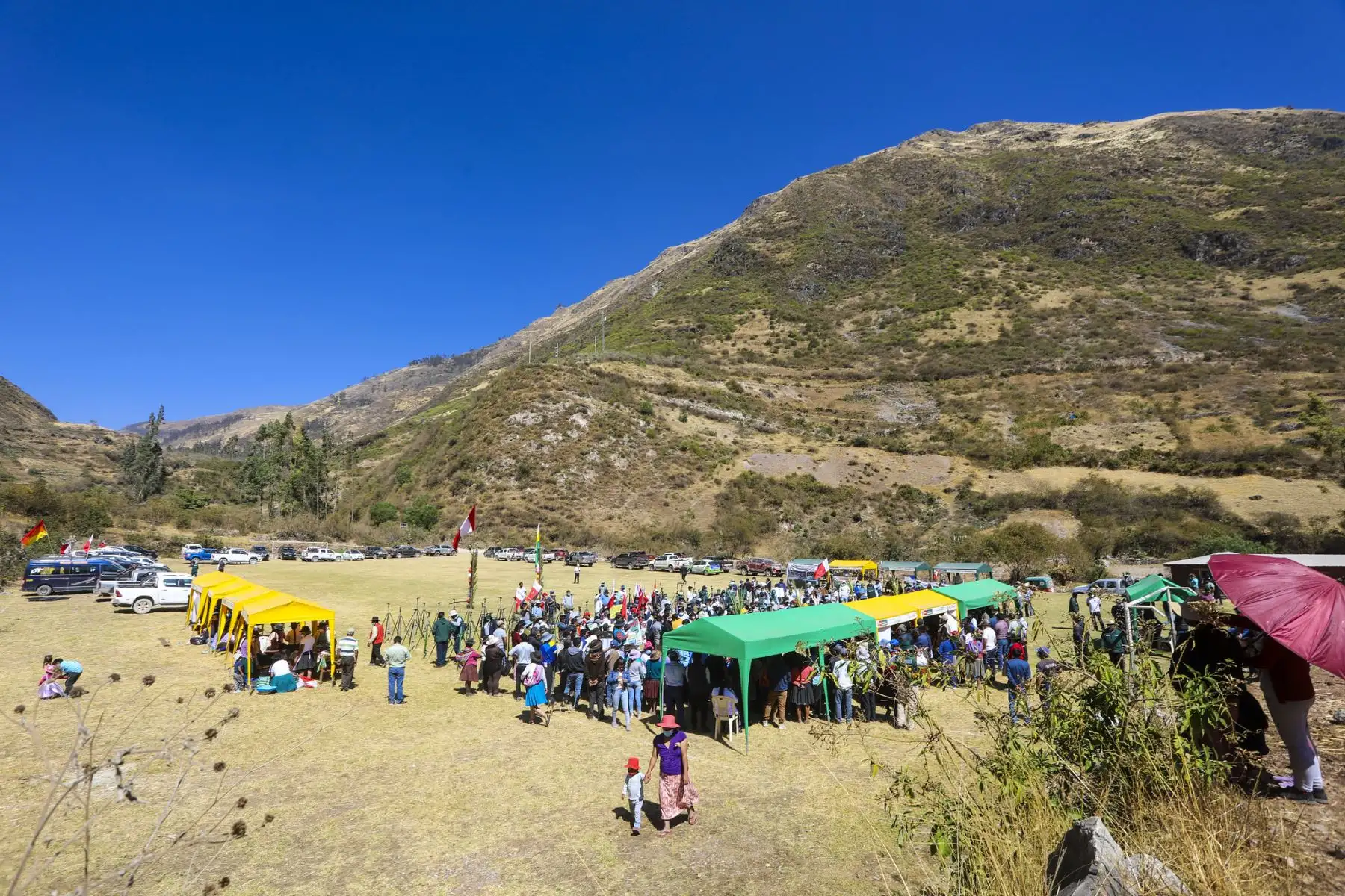 El ministro de Desarrollo Agrario y Riego, Víctor Maita, junto al viceministro José Muro, entregaron obra mejorada del sistema de riego para 140 beneficiarios dedicados a la agricultura en el distrito de Pacucha, provincia de Andahuaylas, Apurímac. Foto: MIDAGRI