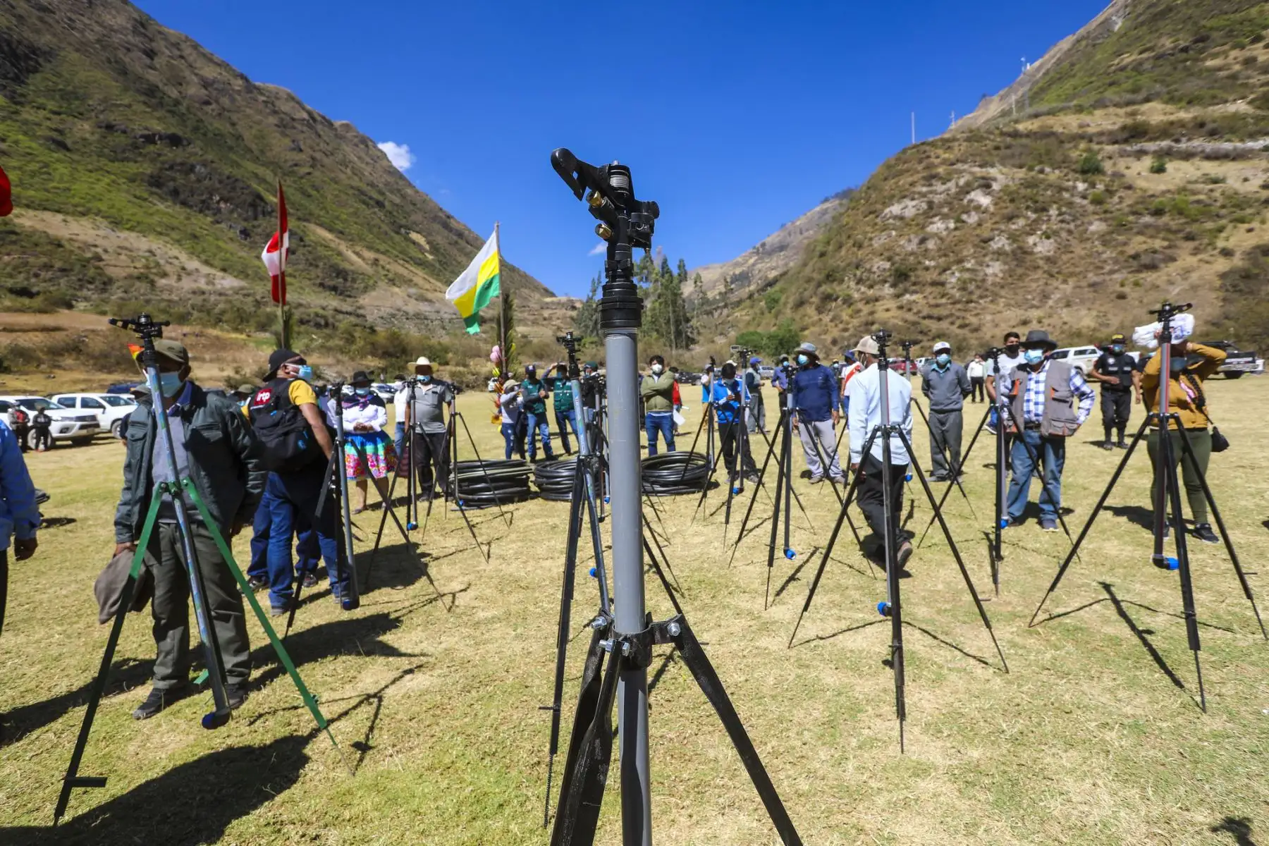 El ministro de Desarrollo Agrario y Riego, Víctor Maita, junto al viceministro José Muro, entregaron obra mejorada del sistema de riego para 140 beneficiarios dedicados a la agricultura en el distrito de Pacucha, provincia de Andahuaylas, Apurímac. Foto: MIDAGRI