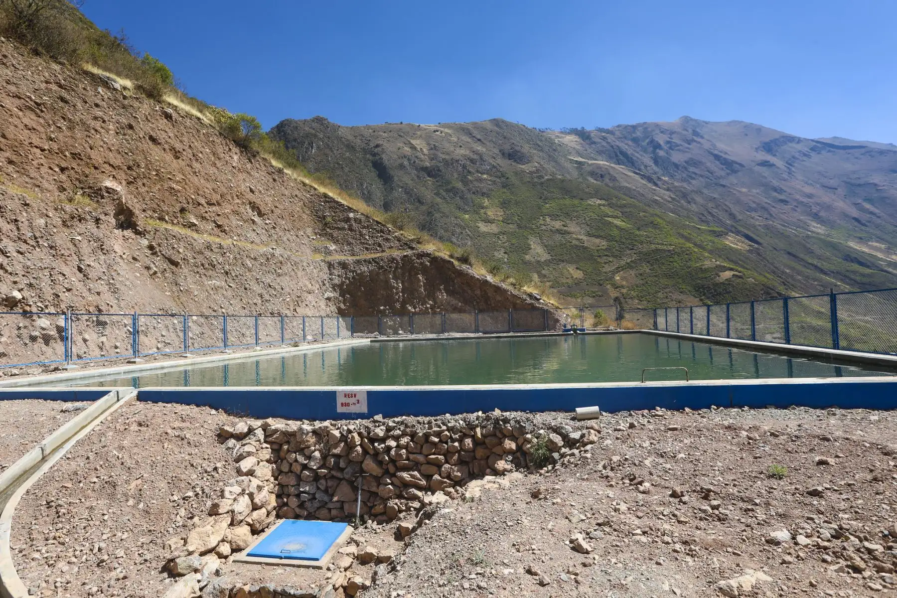 El ministro de Desarrollo Agrario y Riego, Víctor Maita, junto al viceministro José Muro, entregaron obra mejorada del sistema de riego para 140 beneficiarios dedicados a la agricultura en el distrito de Pacucha, provincia de Andahuaylas, Apurímac. Foto: MIDAGRI