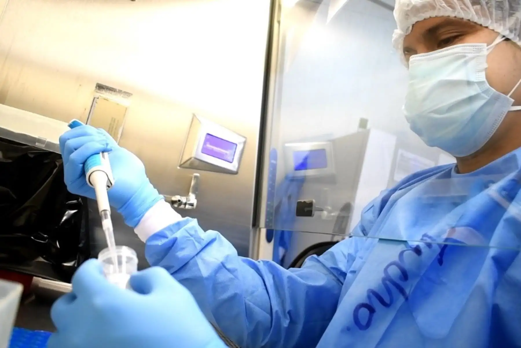 Laboratorio regional de Lambayeque incrementó el procesamiento de pruebas moleculares para el descarte de covid-19.