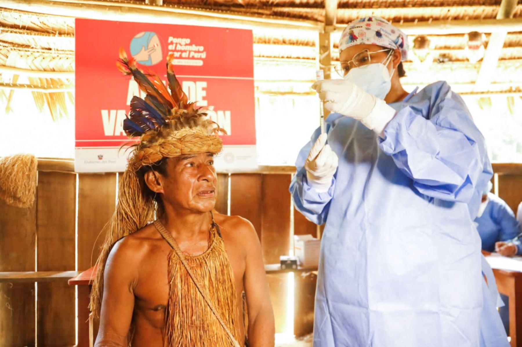 El ministro de Salud, Hernando Cevallos, destacó el avance de la vacunación contra el covid-19 de la población de comunidades indígenas.