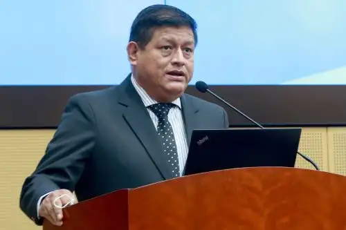Entre las preguntas que el ministro Ayala tendrá que responder serán las planteadas en torno a la remoción de los comandantes generales del Ejército y la Fuerza Aérea. Foto: ANDINA/Difusión.