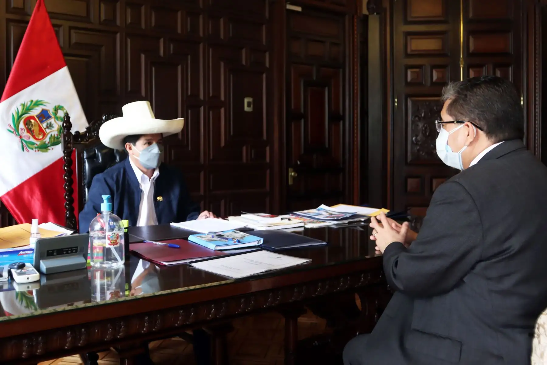 El presidente de la República, Pedro Castillo, se reunió con el contralor general, Nelson Shack en Palacio de Gobierno.
Foto: ANDINA/Prensa Presidencia