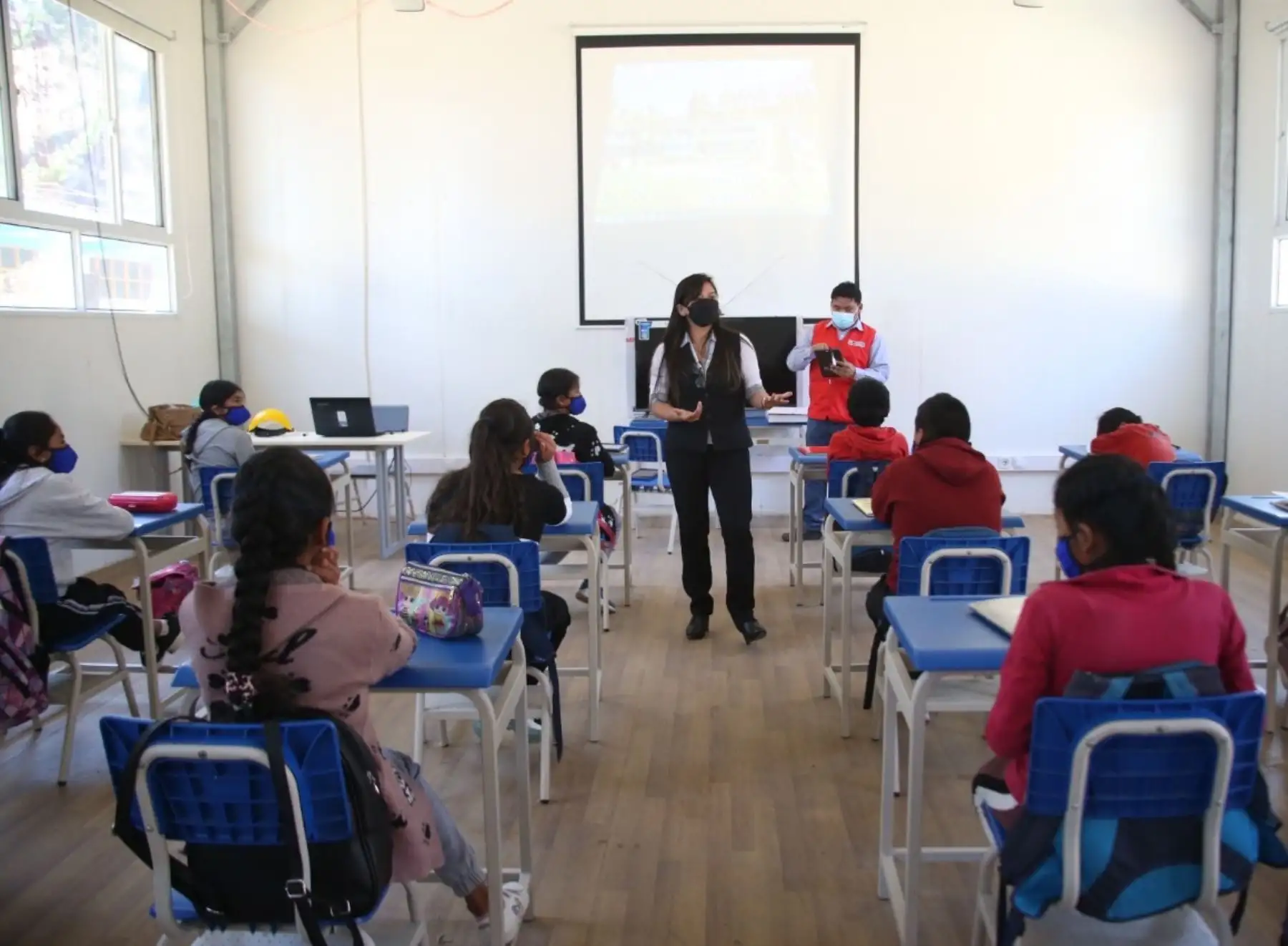 Es cierto que serán menos horas presenciales que las que teníamos en el 2019 pero también es verdad que, esas horas presenciales, son en sí de un valor enorme. Foto: ANDINA/Difusión