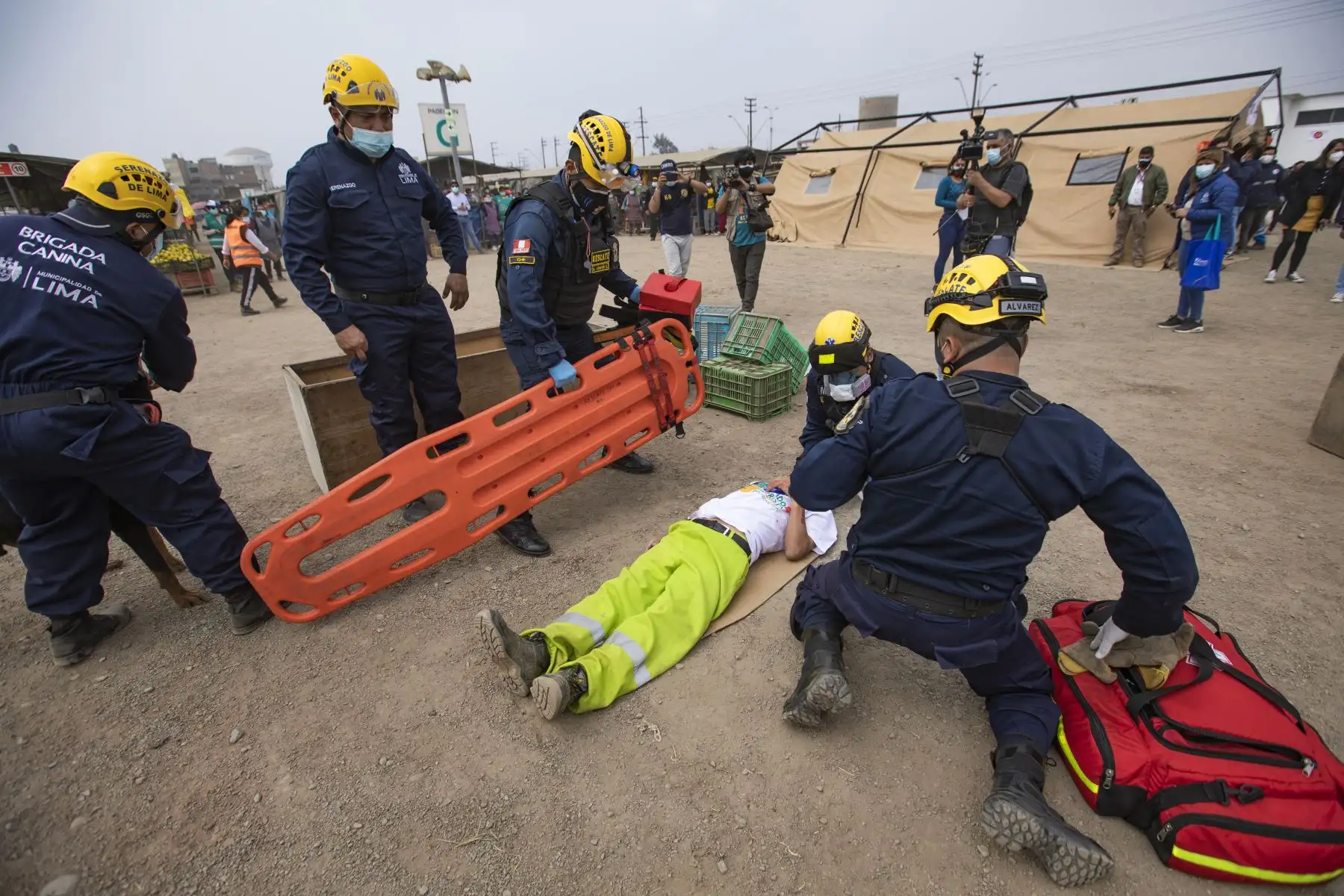 Empresa Municipal de Mercados, EMMSA, organiza primer Simulacro de Sismo en el Mercado Temporal Tierra Prometida en Lima.
Foto: MML