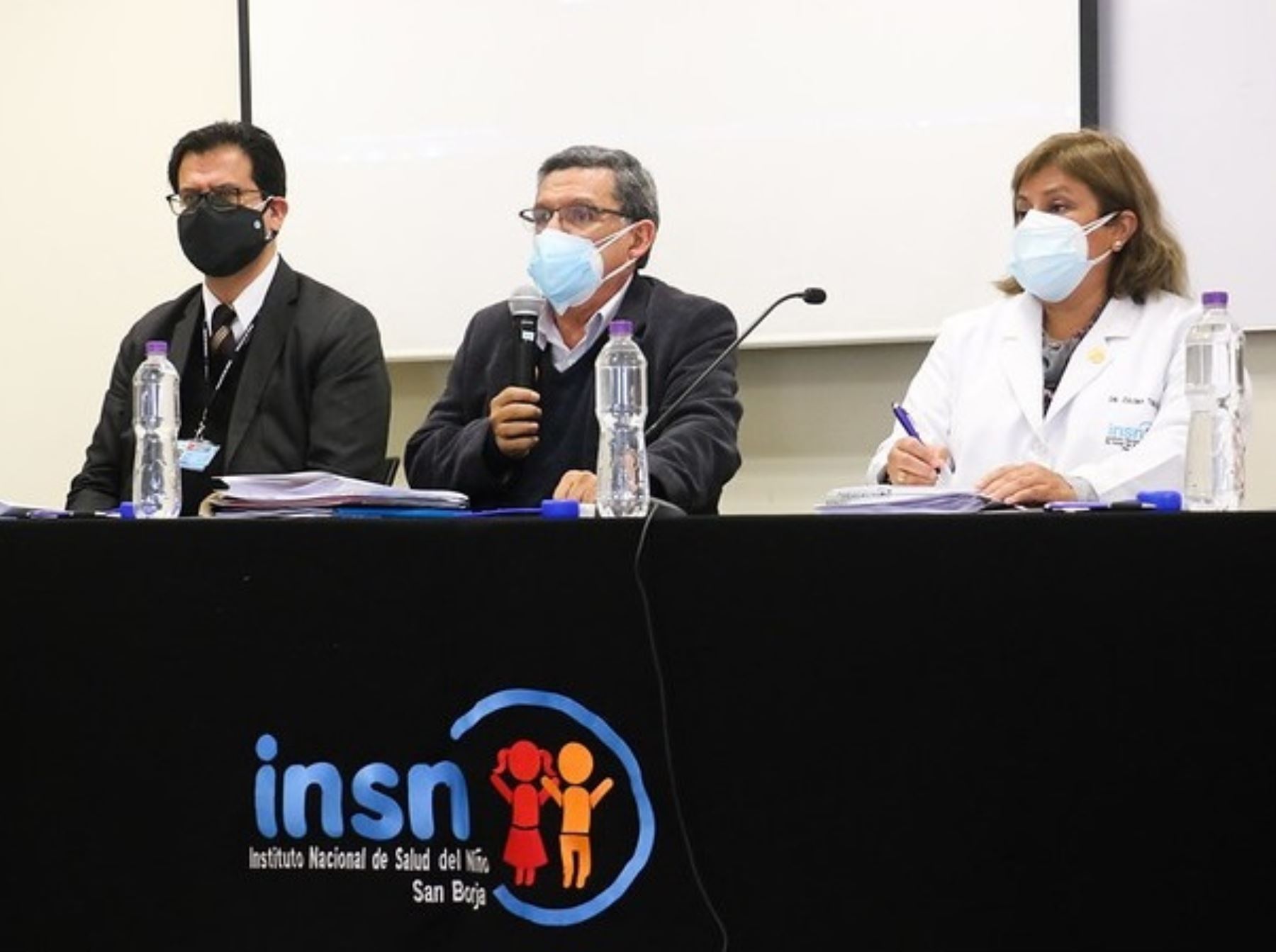 Ministro de Salud, Hernando Cevallos, se reunió con autoridades regionales de Salud para coordinar medidas ante una eventual tercera ola de la pandemia de covid-19.