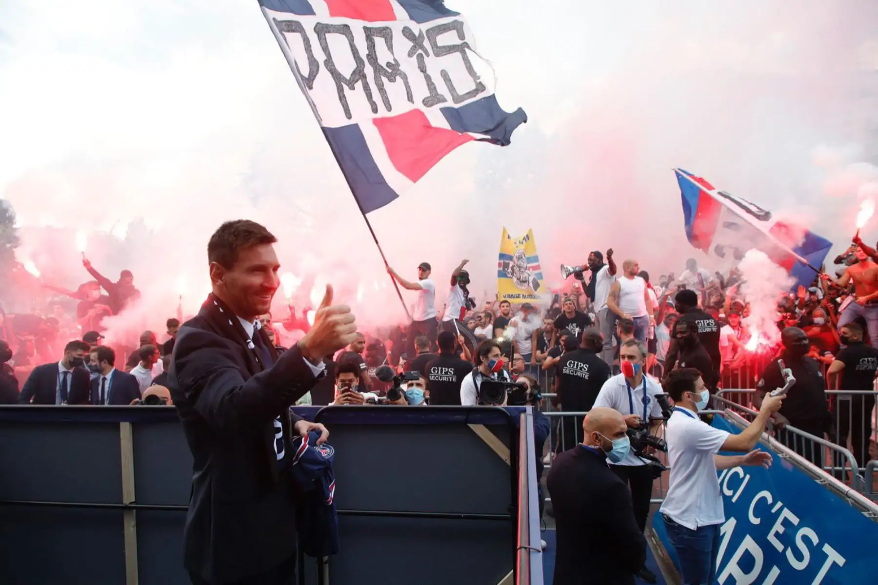 Leo Messi, nuevo jugador del París Saint-Germain , constató que se ha sentido muy feliz nada más llegar a la capital francesa y agradeció el empeño del PSG para ficharlo.
Foto: PSG