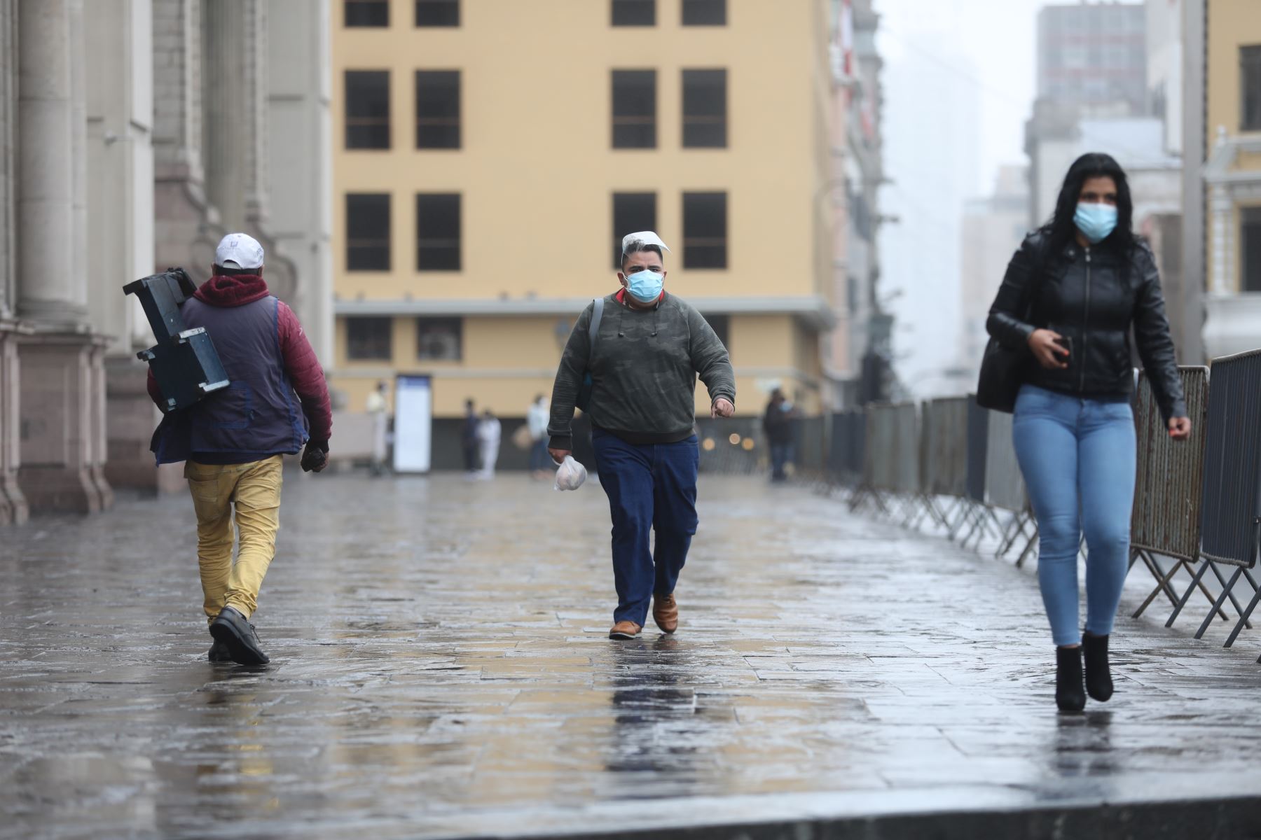Lima metropolitana amaneció con baja temperatura y una fuerte llovizna. Foto: ANDINA/ Andrés Valle.