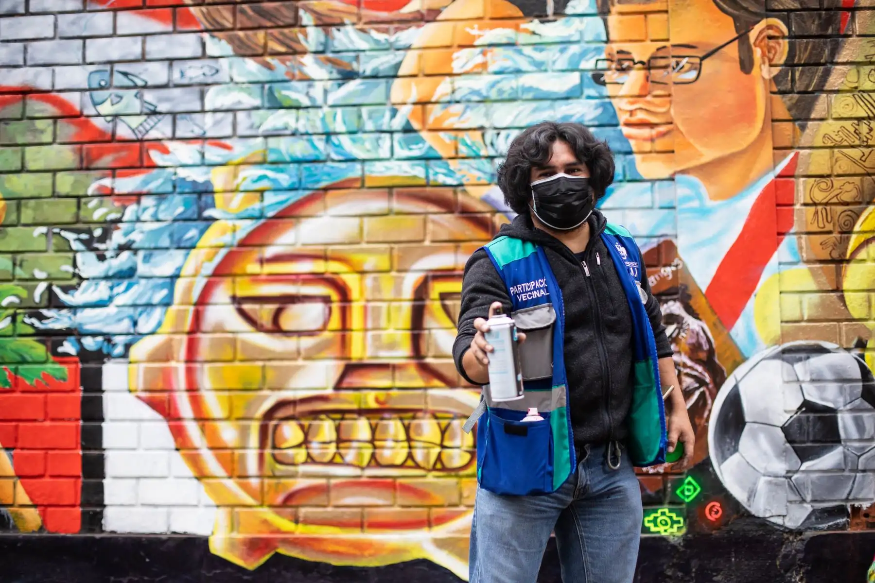 La organización “Sentimiento Blanquirrojo” y vecinos del Cercado presentaron el "Mural por la Paz”, acompañados por el alcalde de Lima, Jorge Muñoz. 

Foto:ANDINA/ Municipalidad de Lima