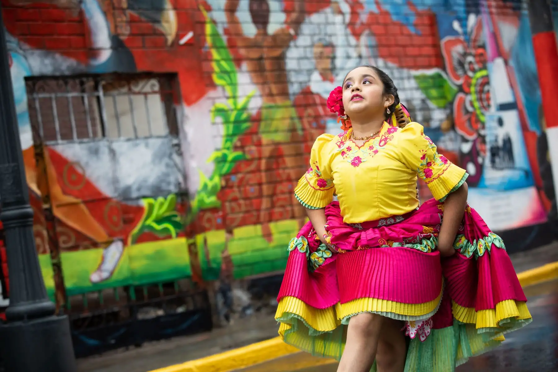 La organización “Sentimiento Blanquirrojo” y vecinos del Cercado presentaron el "Mural por la Paz”, acompañados por el alcalde de Lima, Jorge Muñoz. 

Foto:ANDINA/ Municipalidad de Lima