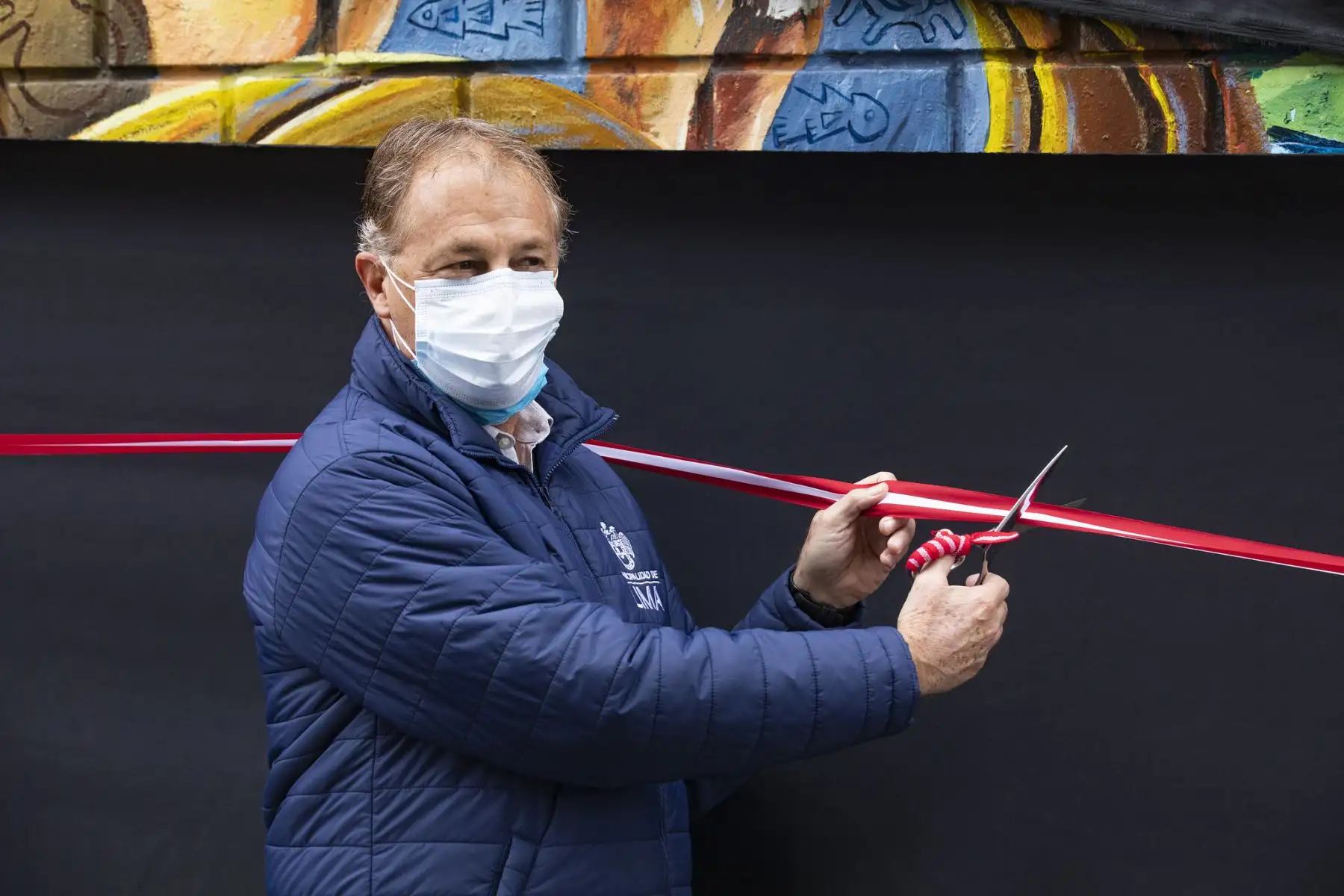 La organización “Sentimiento Blanquirrojo” y vecinos del Cercado presentaron el "Mural por la Paz”, acompañados por el alcalde de Lima, Jorge Muñoz. 

Foto:ANDINA/ Municipalidad de Lima