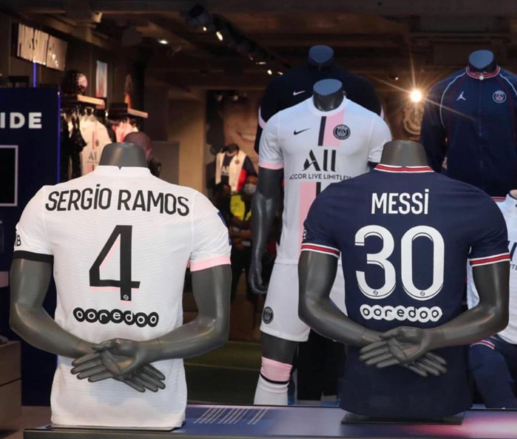 Sergio Ramos le da la bienvenida a Messi
