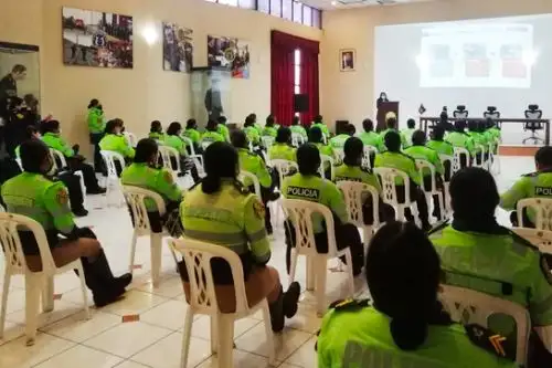 El objetivo principal del taller fue reforzar los conceptos, la labor preventiva y de control de la norma que reglamenta el uso de la bicicleta,la Ley N°30936. ANDINA/ MTC