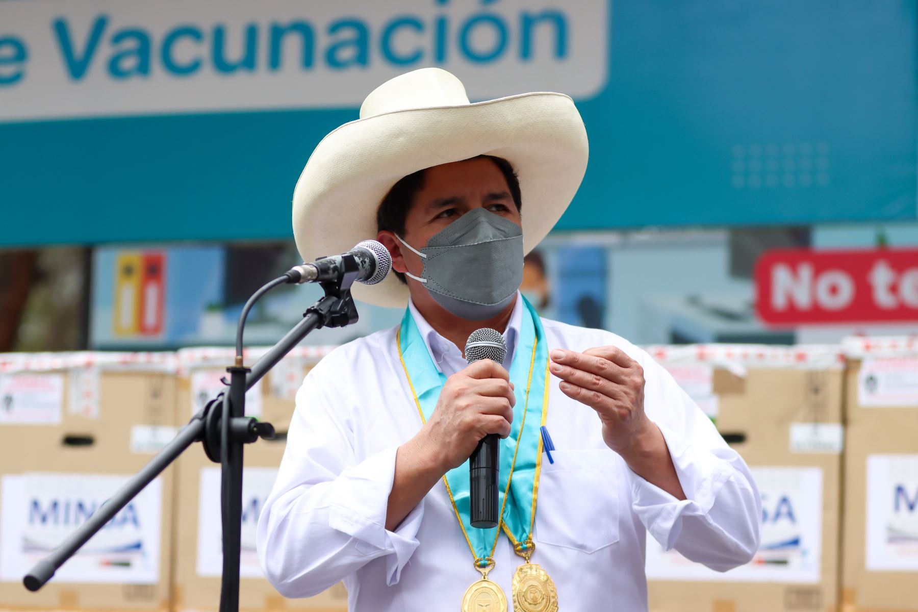 Presidente Castillo: trabajar por el Perú significa atender a las familias  más desposeídas | Noticias | Agencia Peruana de Noticias Andina
