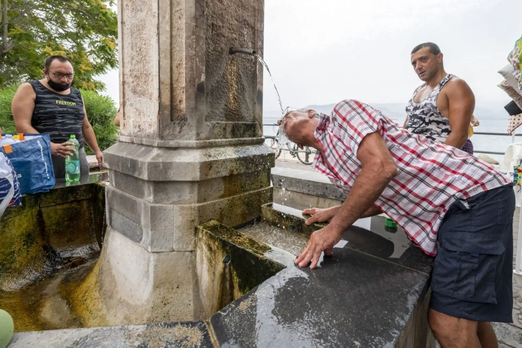 También la Toscana, región al norte de Roma, vivirá hoy máximas de 39 grados en ciudades como su capital, Florencia.
El calor, más intenso en las primeras horas de la tarde, comenzará a dar tregua en el país a partir del viernes, cuando descenderá algunos grados. Foto: AFP