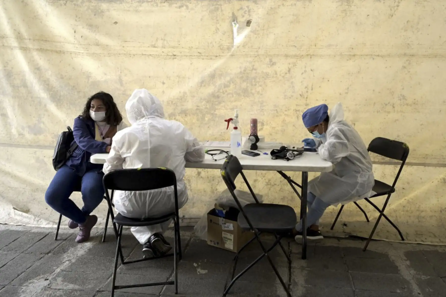 México se encuentra en plena tercera ola de la covid-19, al registrar jornadas consecutivas con más de 20,000 contagios diarios durante la semana pasada, cifras que no se veían desde la segunda ola, en enero pasado. Foto: AFP