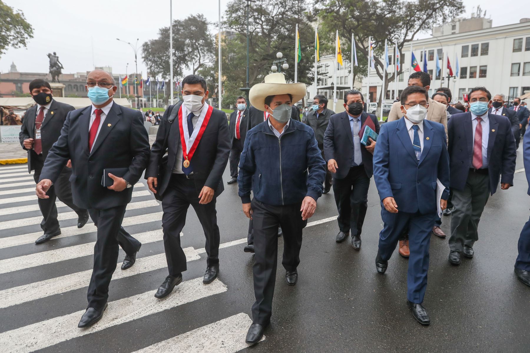 El presidente Pedro Castillo llega a la sede del Congreso y se reúne con la Mesa Directiva de ese poder del Estado.
Foto: ANDINA/Congreso de la República