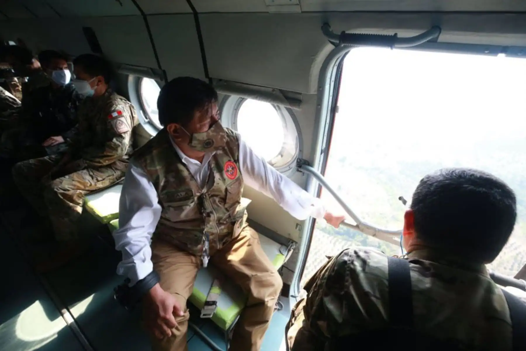 El ministro de Defensa, Walter Ayala visita la base contrasubversiva Valle Esmeralda, ubicada en la selva de Junín, para reconocer el trabajo que realizan nuestros valientes efectivos militares en esta zona del país.
Foto: Mindef