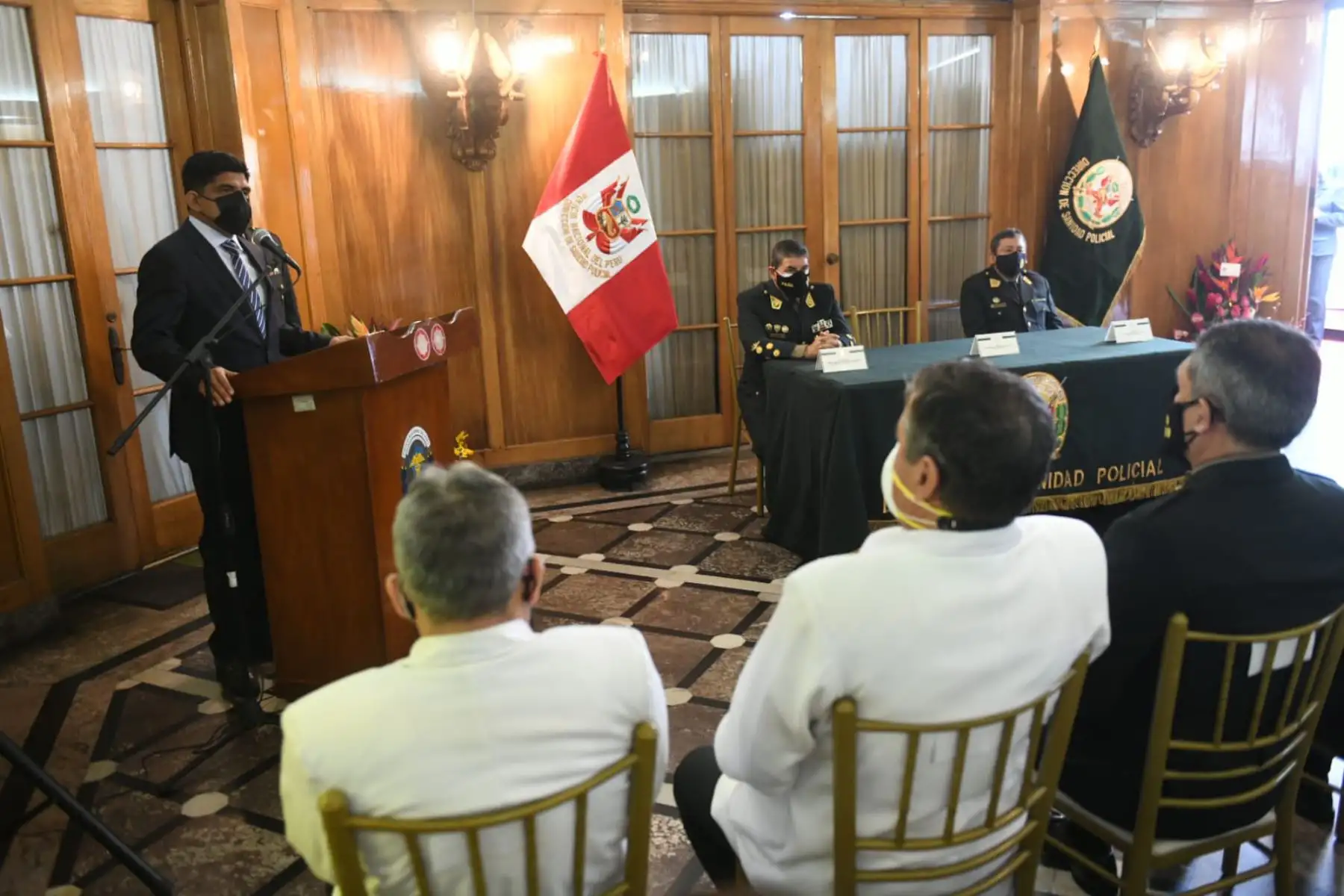 Ministro del Interior, Juan Carrasco Millones, preside la ceremonia de conmemoración por el 92° aniversario de creación de la Dirección de Sanidad de la PNP (Dirsapol), en el hall principal de la sede institucional, en Miraflores. Foto: Mininter