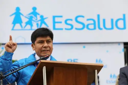 EsSalud desplegará sus esfuerzos para contribuir con la meta del Gobierno de vacunar al 50% de la población a fines de setiembre, manifestó el presidente ejecutivo de EsSalud, Mario Carhuapoma. ANDINA/ EsSalud