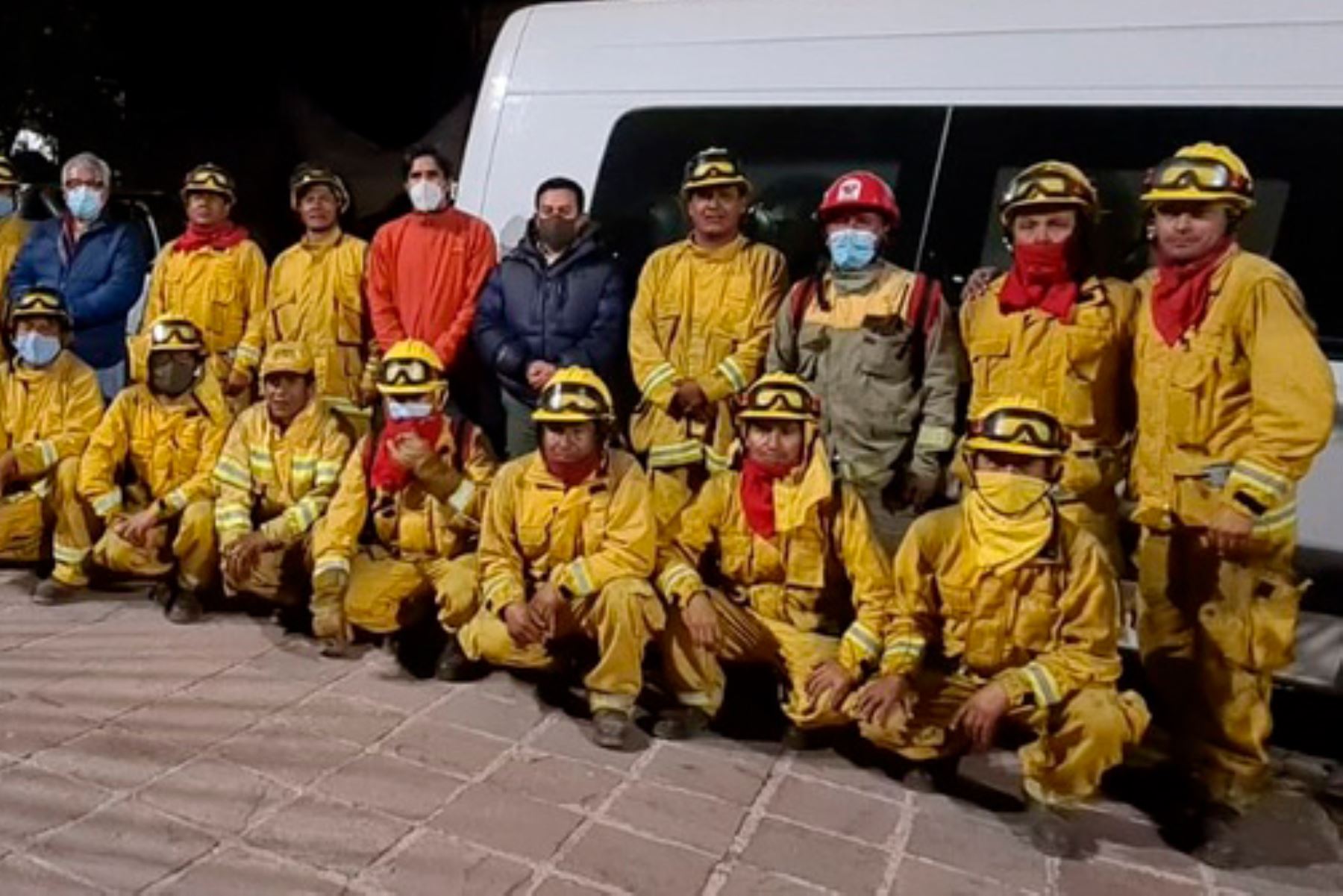 Brigada de guardaparques bomberos forestales que participó en el control del incendio forestal registrado en la provincia cusqueña de Quispicanchi. Foto: ANDINA/Minam.