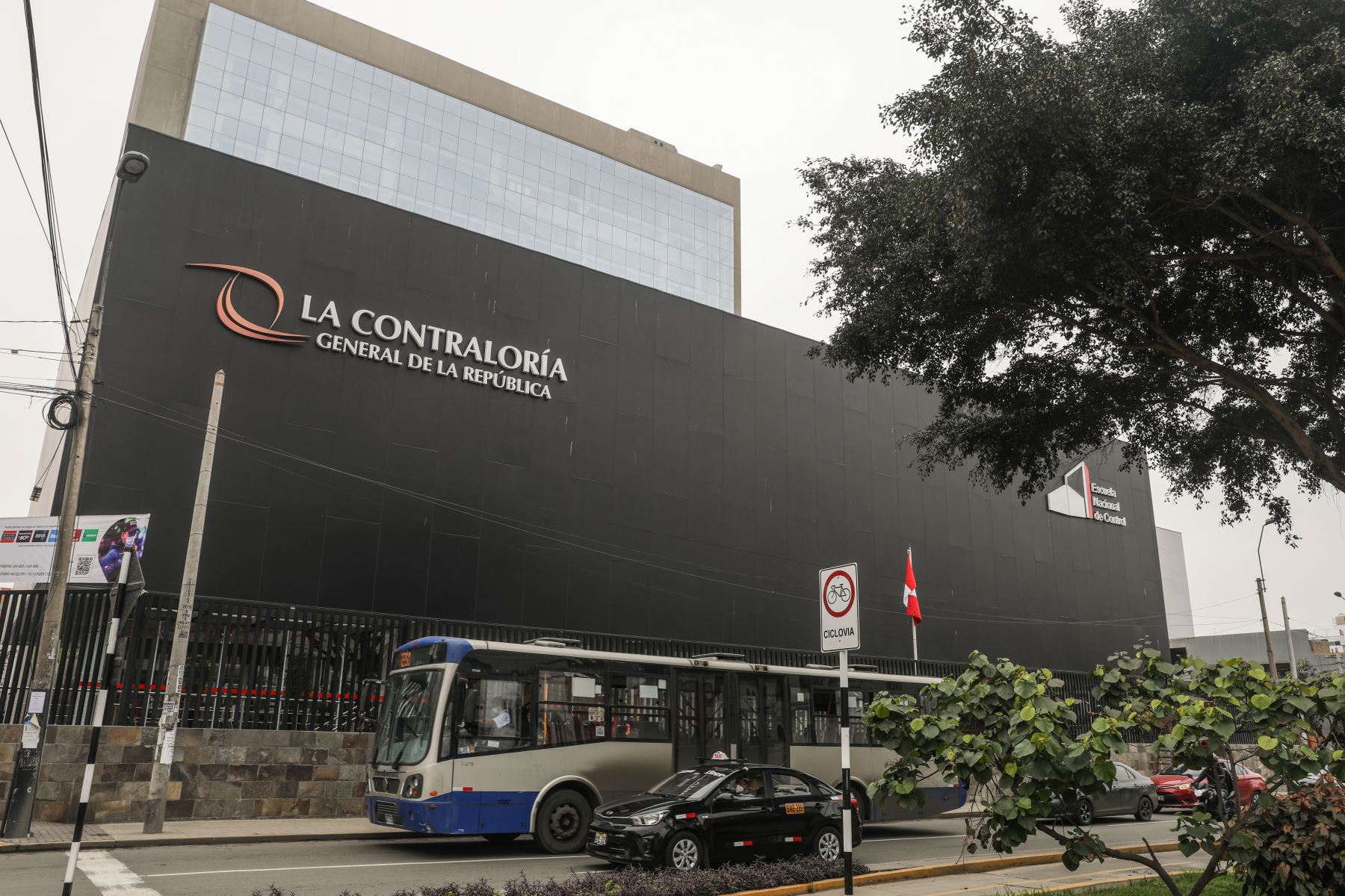 Sede de la Contraloría General de la República. ANDINA/Andrés Valle