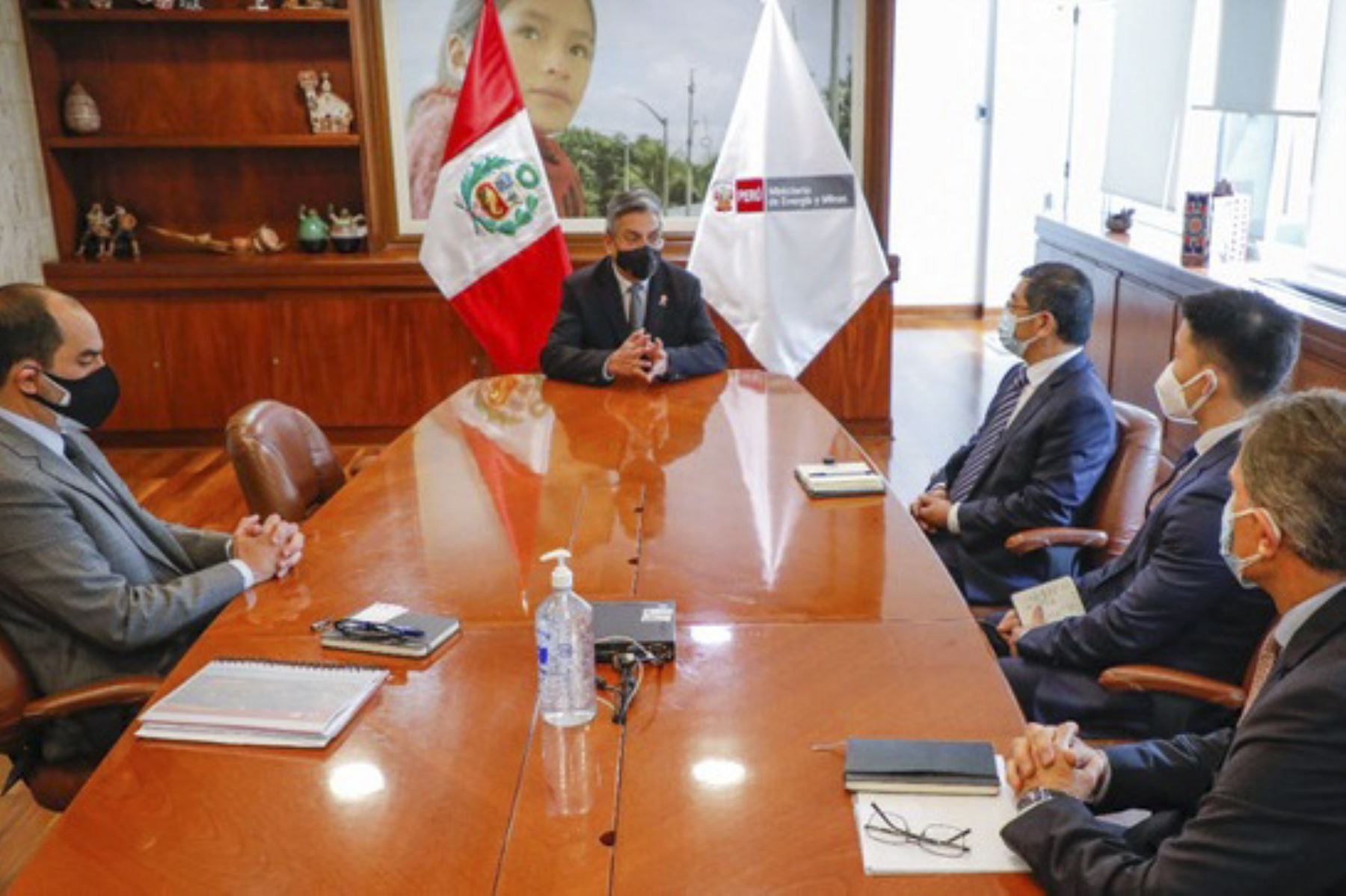 El ministro de Energía y Minas, Iván Merino, se reunió con altos ejecutivos de Las Bambas. Foto: ANDINA/Minem