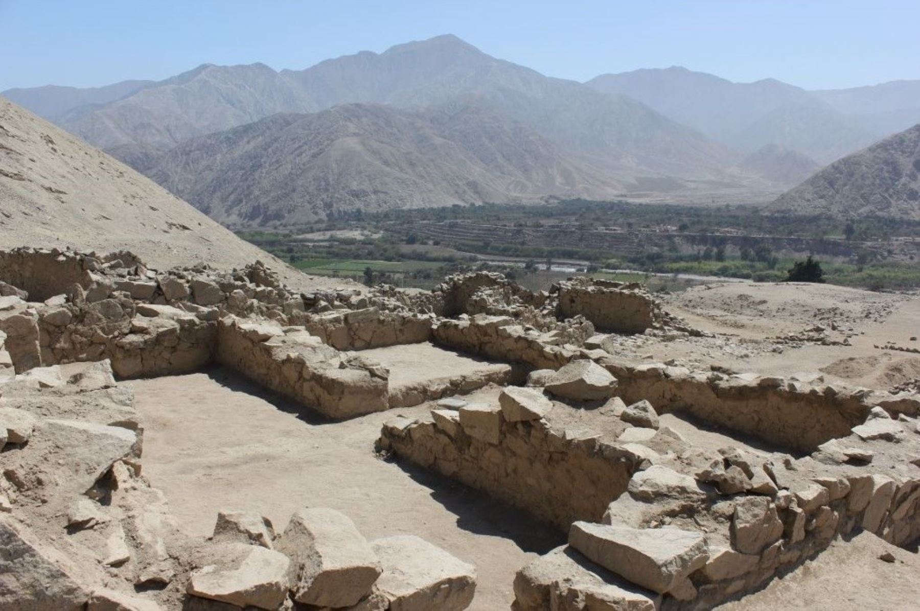 El complejo arqueológico Incahuasi posee la gran plaza, que podría recibir a un aproximado de 10,000 personas. Foto: ANDINA/Difusión