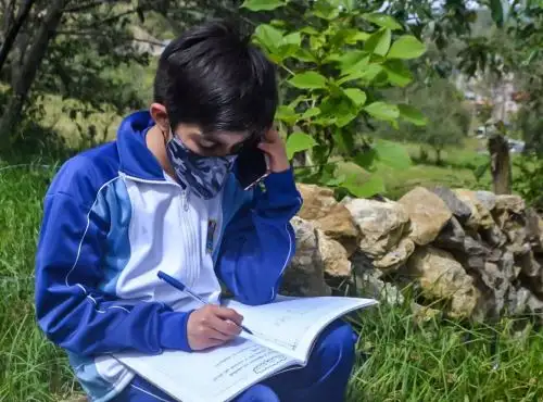 Yachay Wasi es el voluntariado del bicentenario impulsado por Cheska Quispe Torres, e integrado por 250 jóvenes de todo el país, que apoya la educación de los niños de zonas alejadas. ANDINA/Difusión